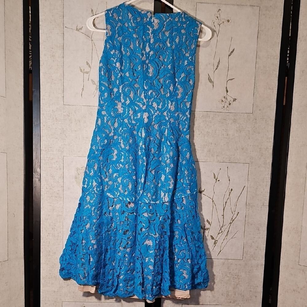 Anne Klein Blue Midi Dress with Sleeveless Design and Scoop Neck - Picture 3 of 4